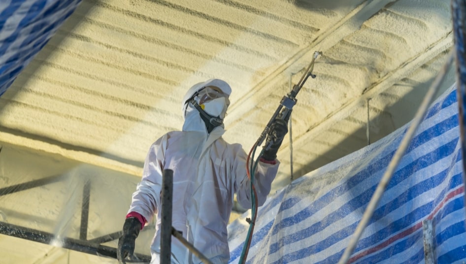 spray foam insulation spraying