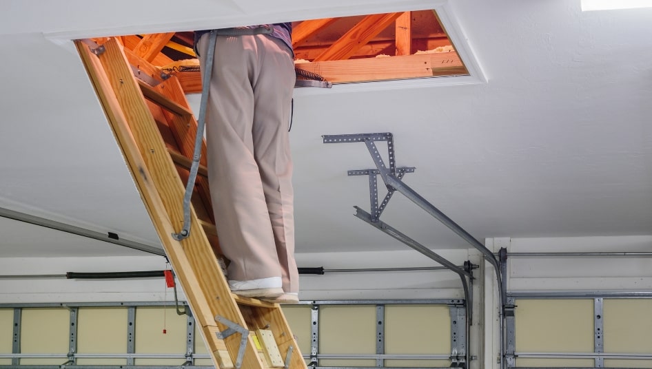 garage insulation worker